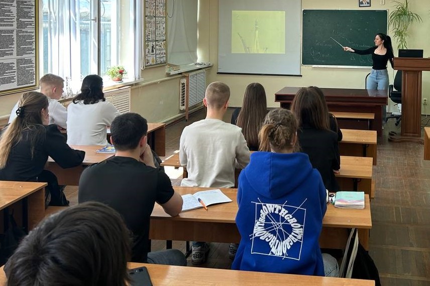 В Гуманитарном колледже КГУФКСТ прошло занятие «Россия – космическая страна».