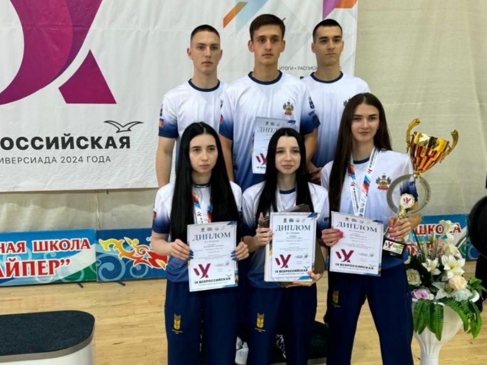 ПОЗДРАВЛЯЕМ! Команда КГУФКСТ завоевала бронзу на соревнованиях по настольному теннису в рамках IX Всероссийской летней Универсиады.