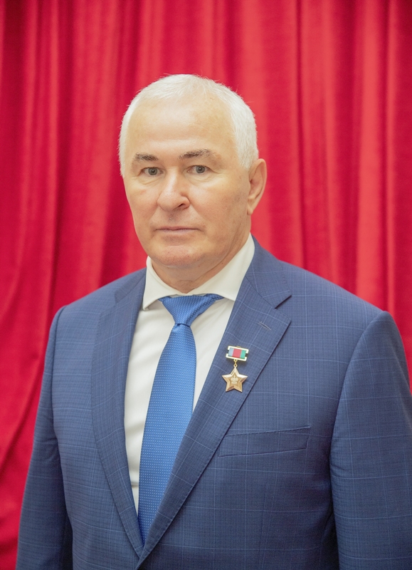 Ректор университета профессор С.М. Ахметов удостоен высокого звания «Герой труда Краснодарского края».