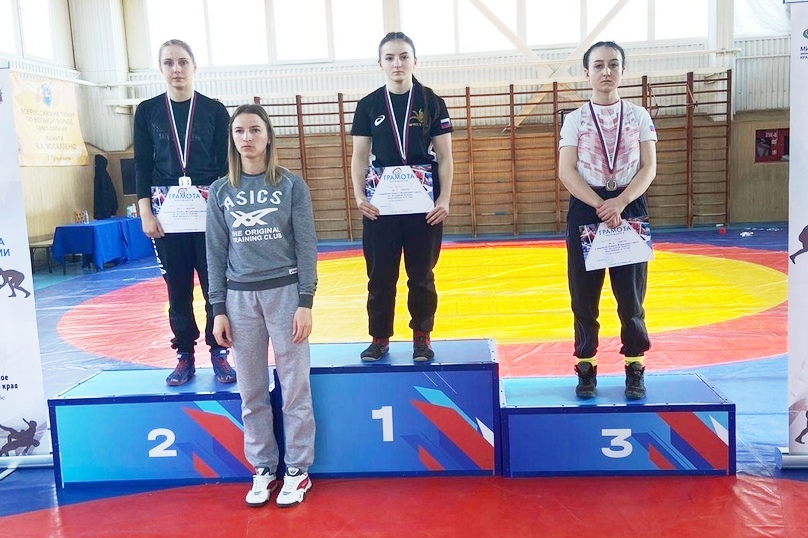 ПОЗДРАВЛЯЕМ! На первенстве Южного федерального округа по вольной борьбе среди юниорок до 21 года студентка КГУФКСТ Ариана Чеуж завоевала золото. 