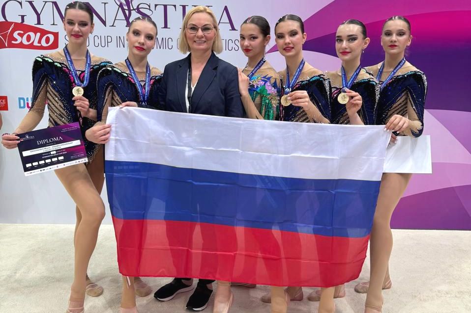 ПОЗДРАВЛЯЕМ! Студентки Гуманитарного колледжа КГУФКСТ – победительницы международного турнира по художественной гимнастике UAE Gymnastika Solo CUP.