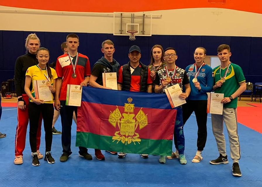 ПОЗДРАВЛЯЕМ! Сборная команда КГУФКСТ заняла 3 место на чемпионате России по тхэквондо среди студентов в городе Люберцы.