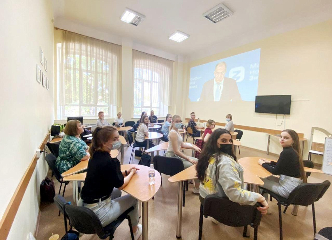 Студенты университета приняли участие в «открытом уроке», проведённом в рамках просветительского марафона «Новое знание».