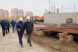 Ректор  университета С.М.Ахметов продолжил знакомить мэра города Краснодара Е.А. Первышова с развитием материально технической базы вуза