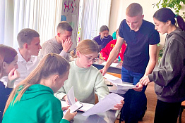 В Гуманитарном колледже прошла деловая игра для студентов третьего курса.