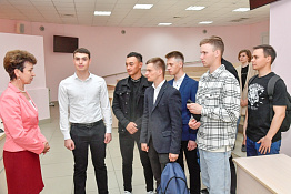 В университете прошла встреча студентов – участников Парада Победы 9 мая в Москве с руководством вуза.