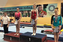 ПОЗДРАВЛЯЕМ! Женская сборная команда вуза заняла второе место на Всероссийских соревнованиях по спортивной гимнастике среди студентов.