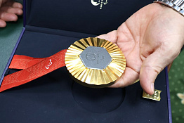 Ректор университета Султан Меджидович Ахметов встретился с чемпионом XVII Паралимпийских летних игр в Париже, студентом вуза Иваном Ревенко.