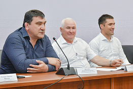 Олимпийская делегация Российского союза спортсменов приняла участие в церемонии вручения дипломов выпускникам училища (техникума) олимпийского резерва вуза.
