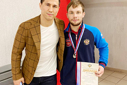 ПОЗДРАВЛЯЕМ! Студент Дмитрий Чигирев стал серебряным призером первенства России по греко-римской борьбе среди молодёжи до 24-х лет. 
