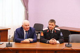 Вице-губернатор Краснодарского края Александр Власов наградил обучающихся университета – участников Парада Победы 9 мая в Москве.