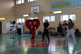 Студенты Гуманитарного колледжа КГУФКСТ провели спортивный праздник для учеников первого класса.